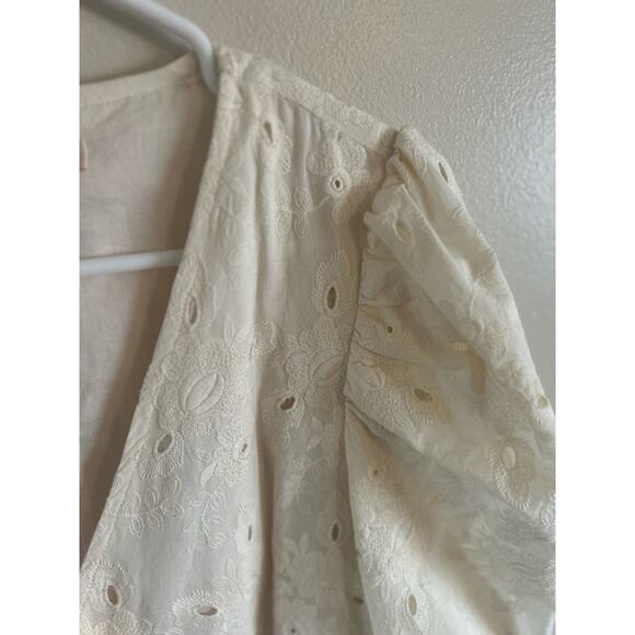 Ivy City Co Cream Floral Eyelet Wrap Dress Size Small - Picture 9 of 10